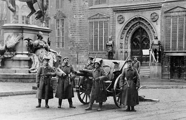 Artillery of the government forces in Bremen, 1919