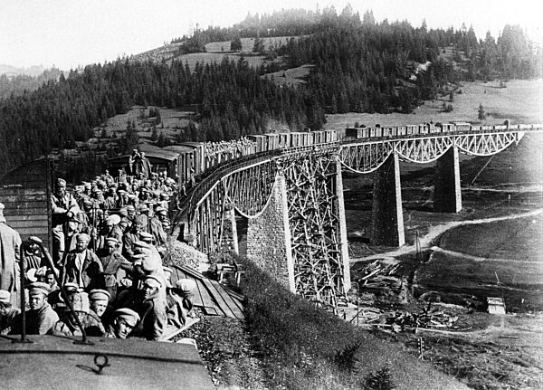 Rail transport of Russian prisoners of war in Galicia, 1915