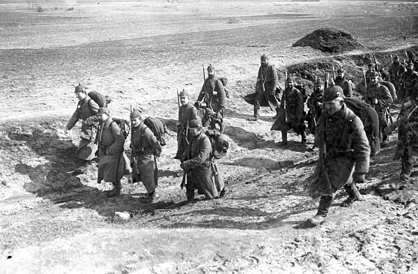 German infantry column marching, 1914