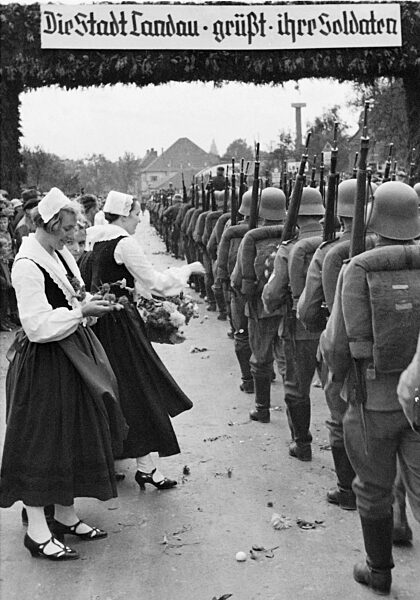 Entry of German soldiers in Landau, 1936