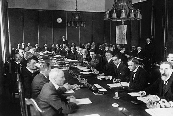 Meeting in the office for the Versailles peace negotiations in Berlin, 1919