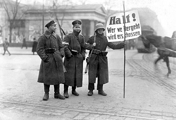 Government soldiers during the Spartacus uprising in Berlin, 1919
