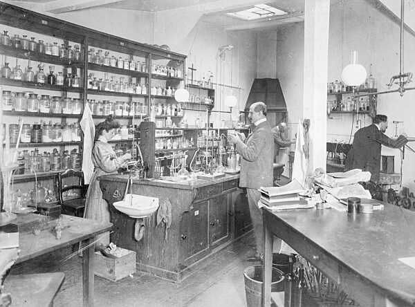 Chemistry laboratory of the Berlin University, 1902