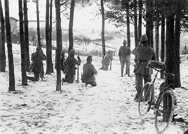 German rifleman on the Eastern front, 1915