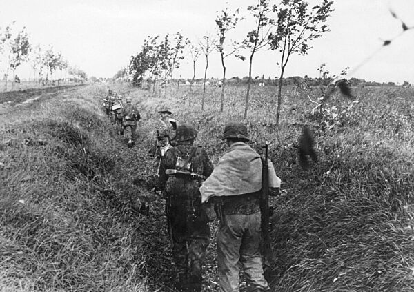 Soldiers of the Waffen SS fighting in Hungary, 1944