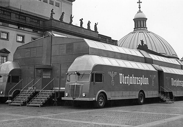 Exhibition on wheels of the four-year plan, 1938