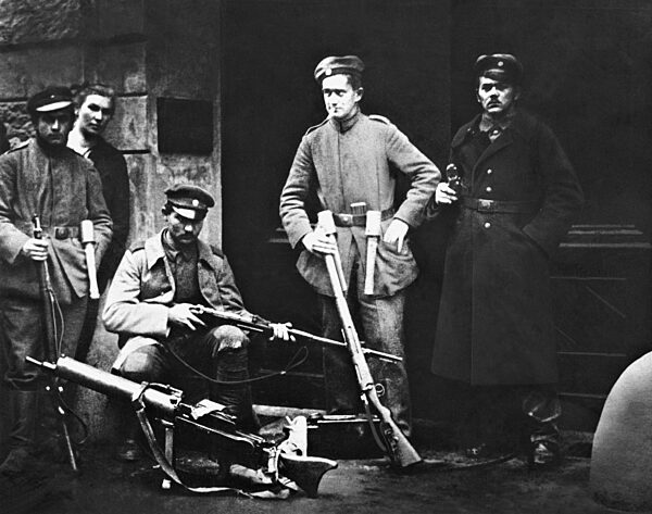 Wachposten während Novemberrevolution in Berlin, 1918