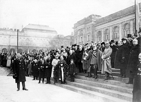 Prince Alfons of Bavaria, King Ludwig III., Prince Rupprecht and Heinrich Held, 1923