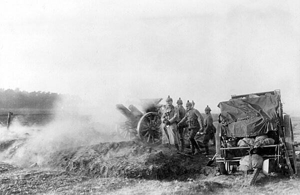 German artillery in combat near Lodz, 1914