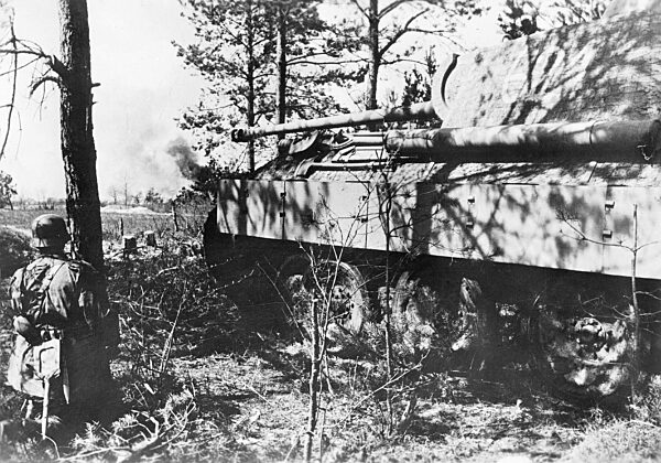 Panther-Panzer der Waffen-SS an der Ostfront, 1944