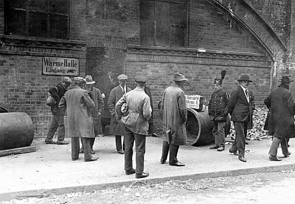 Warming room in Berlin, 1928/29