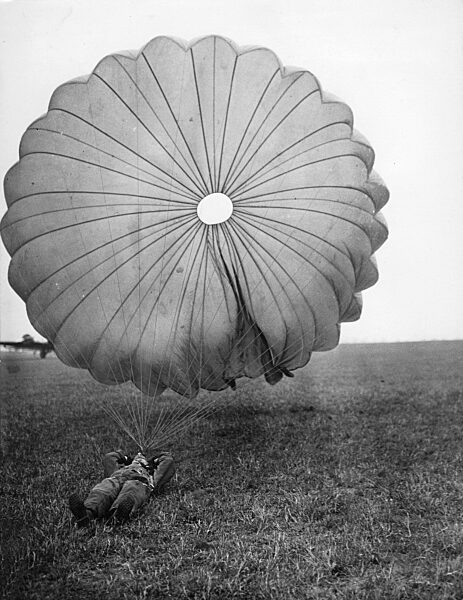 Instruction of German paratroopers in Stendal, 1938