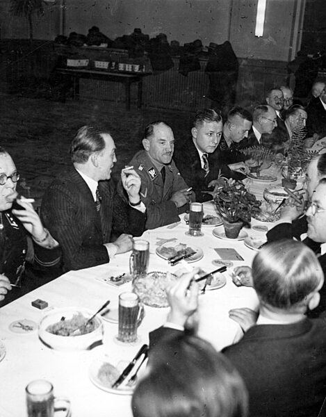 Richtfest der Wohnungen für die SS-Leibstandarte Adolf Hitler