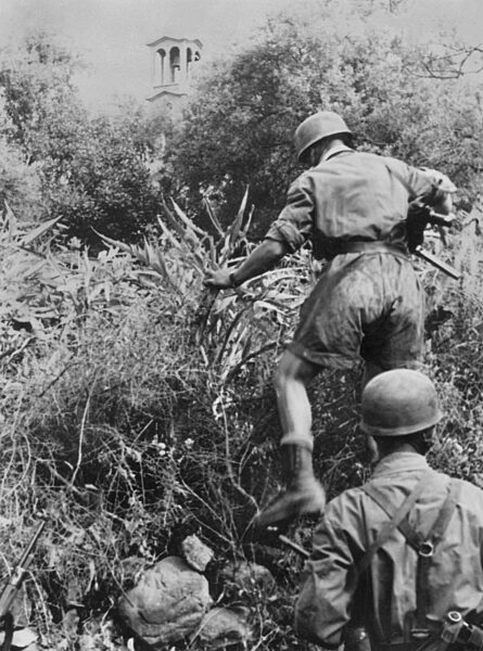 German paratroopers in Crete, 1941