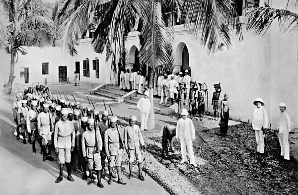 Askari-Soldaten der Schutztruppe in Deutsch-Ostafrika, um 1895