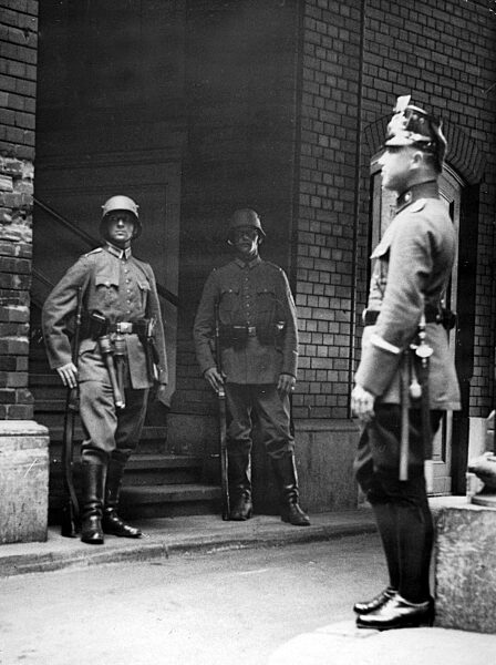 Reich National Defense Forces in front of the Police Presidium to ensure the Prussian coup, 1932