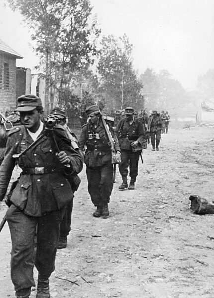 Deutsche Infanteristen an der Ostfront, 1944