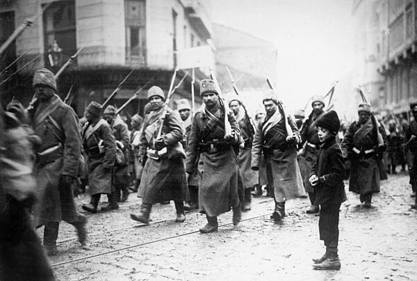 Entry of russian infantry in Lemberg, 1914