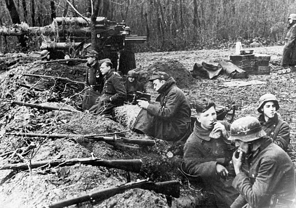 Working men in position in Hungary, 1945