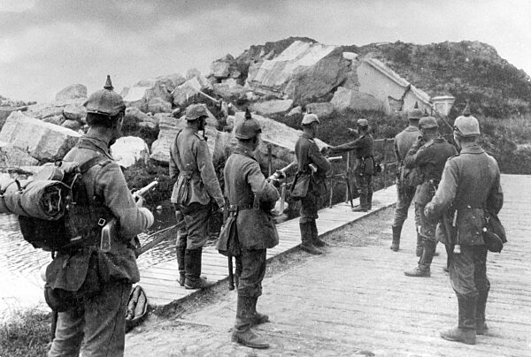 In the occupied forts of Warsaw, 1915