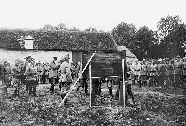 Training of aspiring officers on the Eastern front, 1915