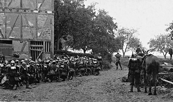 Deutsche Soldaten im Manöver, 1905