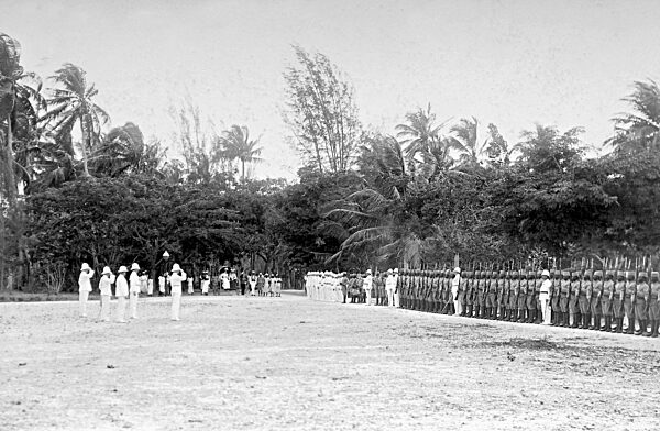 Appell bei der Verabschiedung von Graf Adolf von Götzen in Deutsch-Ostafrika, 1902