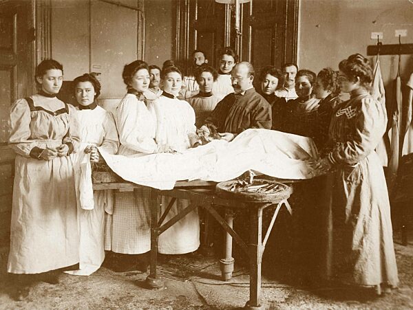 Medical students at the University of Berlin, 1910