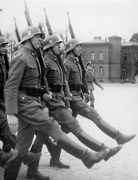 SS-Leibstandarte Adolf Hitler auf dem Kasernenhof 1938