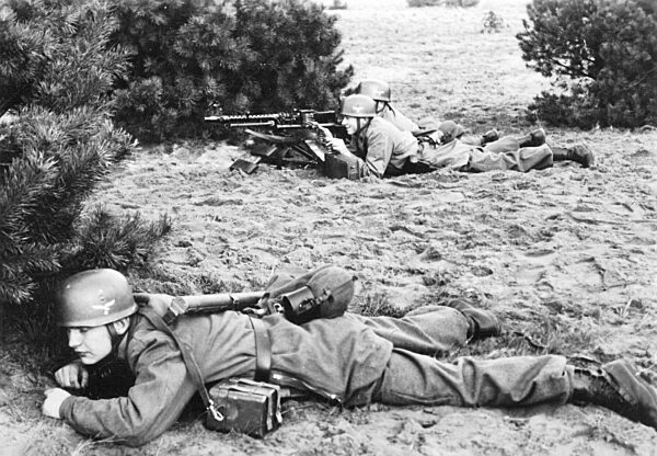 Paratroopers during combat training, 1939