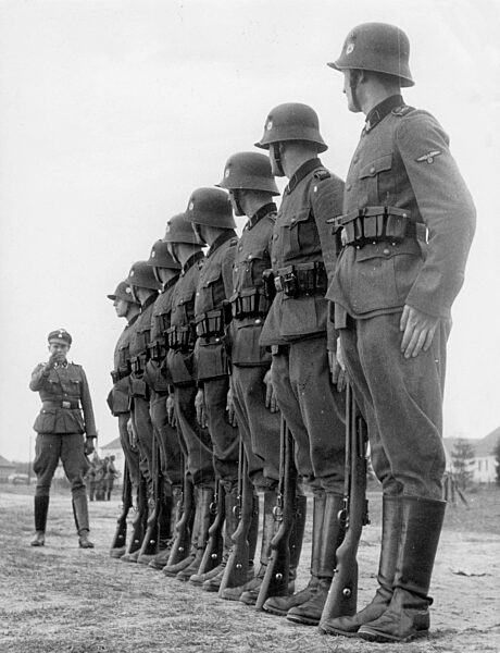 SS-Leibstandarte Adolf Hitler auf dem Kasernenhof 1938