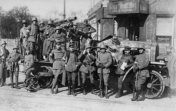 Government troops during the Spartacus uprising in Berlin, 1919