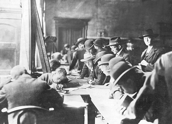 Issue of control cards to locked out workers, 1907