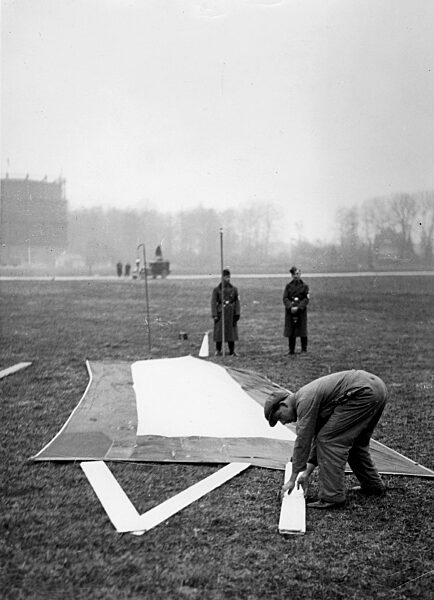 Landing preparation for the LZ 129 'Hindenburg', 1936