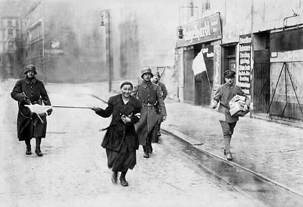 Search for the wounded after the March fights in Berlin, 1919