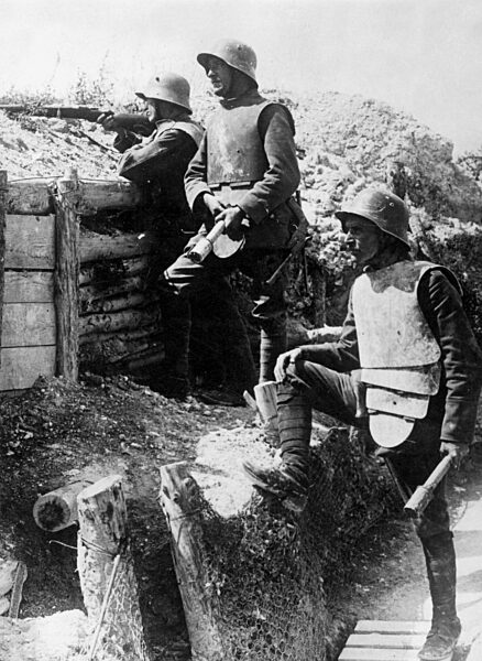 Deutsche Handgranatenwerfer mit Stahlpanzer 1918