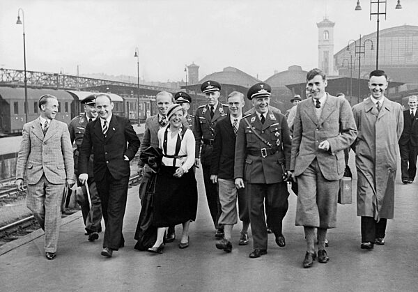 Hanna Reitsch nach ihrer Rückkehr aus Finnland, 1934