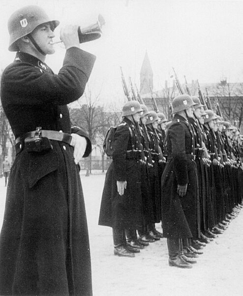 SS-Leibstandarte Adolf Hitler tritt an