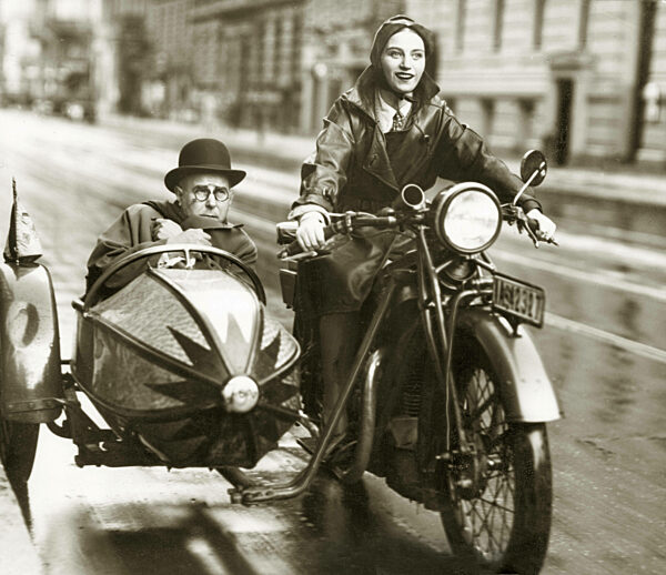 Wilhelm Bendow im Beiwagen, 1930