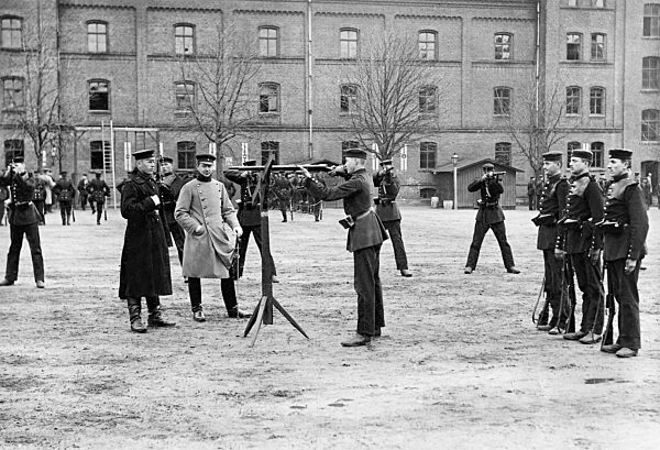 Infantrymen learn the attack, 1902