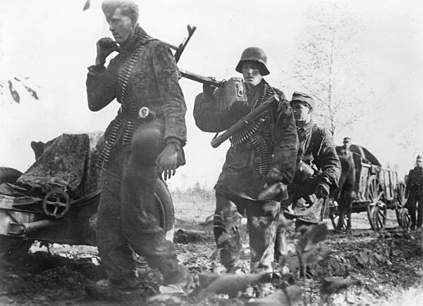 Soldiers of the Waffen SS in the Courland pocket, 1944