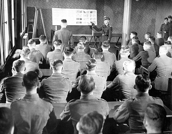 Offiziersunterricht bei der SS-Leibstandarte Adolf Hitler 1938