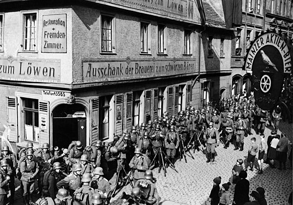 Entry of German soldiers into Mainz, 1936