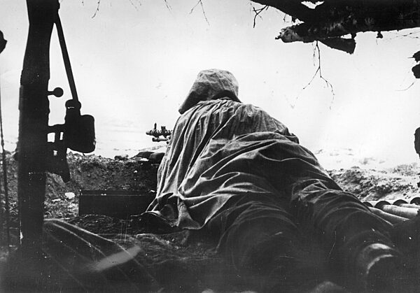 Machine gunner in a position on the Arctic Ocean front, 1941