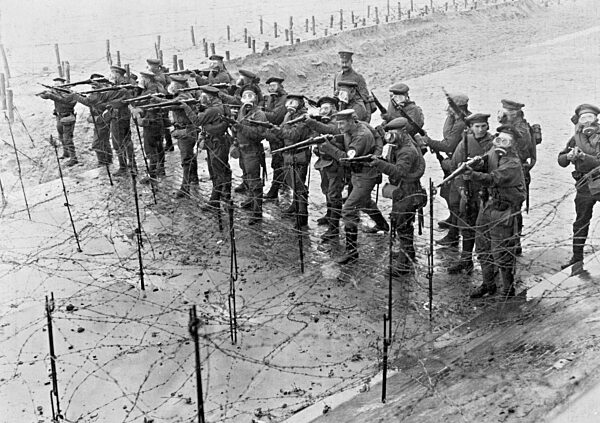 Marinesoldaten mit Gasmasken, 1915