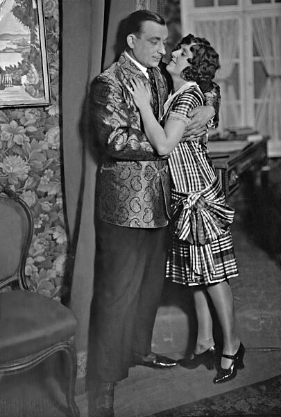 Curt Götz und Valerie von Martens in 'Der Lampenschirm', 1925