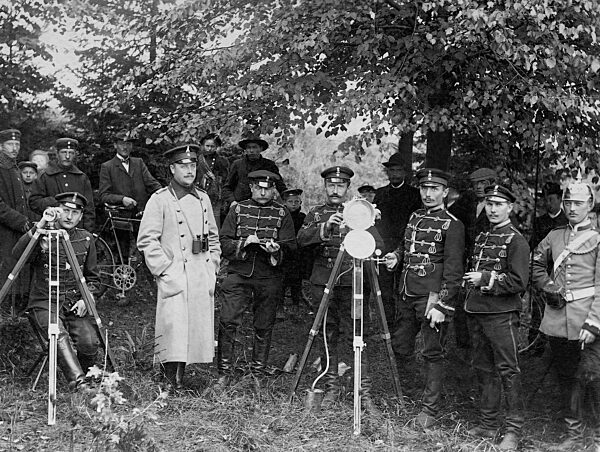 Soldaten einer Heliographenabteilung im Kaisermanöver, 1907