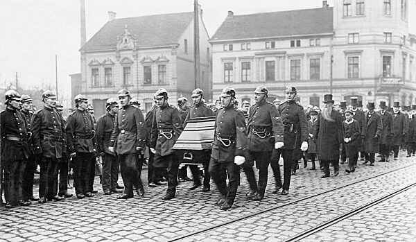 Funeral of a shot member of the militia, 1923