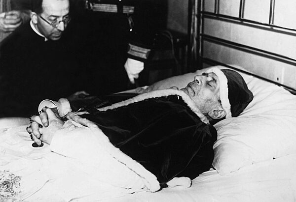 Pope Pius XI. on his deathbed, 1939