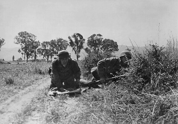 German paratroopers during the fights on Crete, 1941